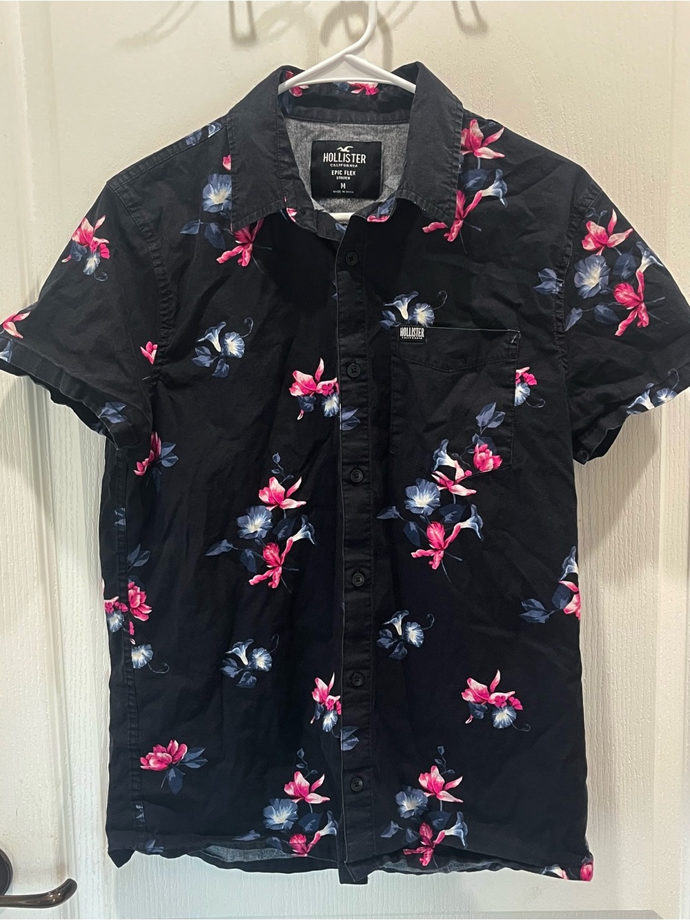 Hollister Black Short-Sleeve Floral Button-Down Shirt